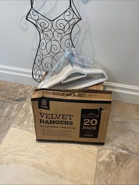 🆕 Zober Velvet Hangers